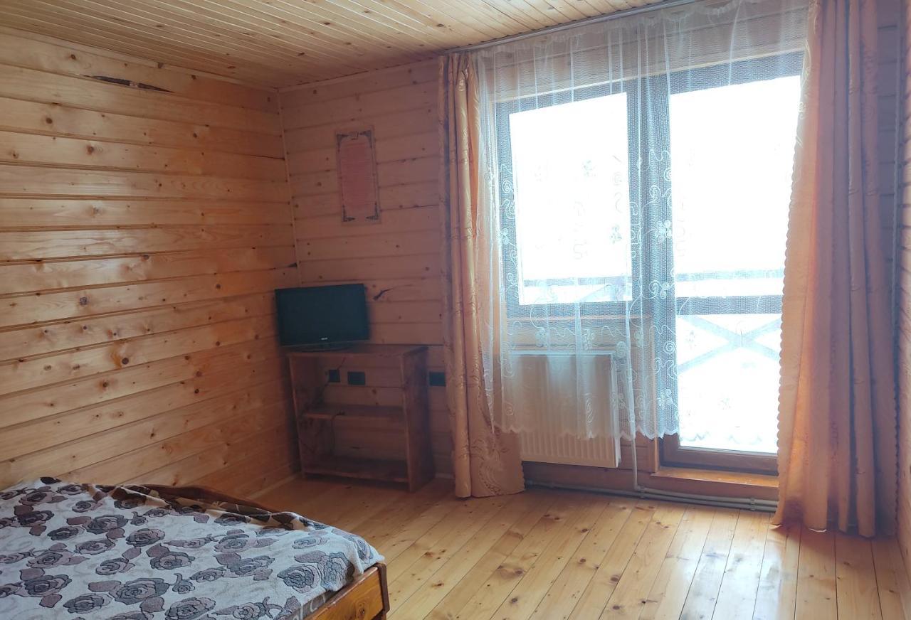 Smerekova Hata Oryavchyk Luaran gambar