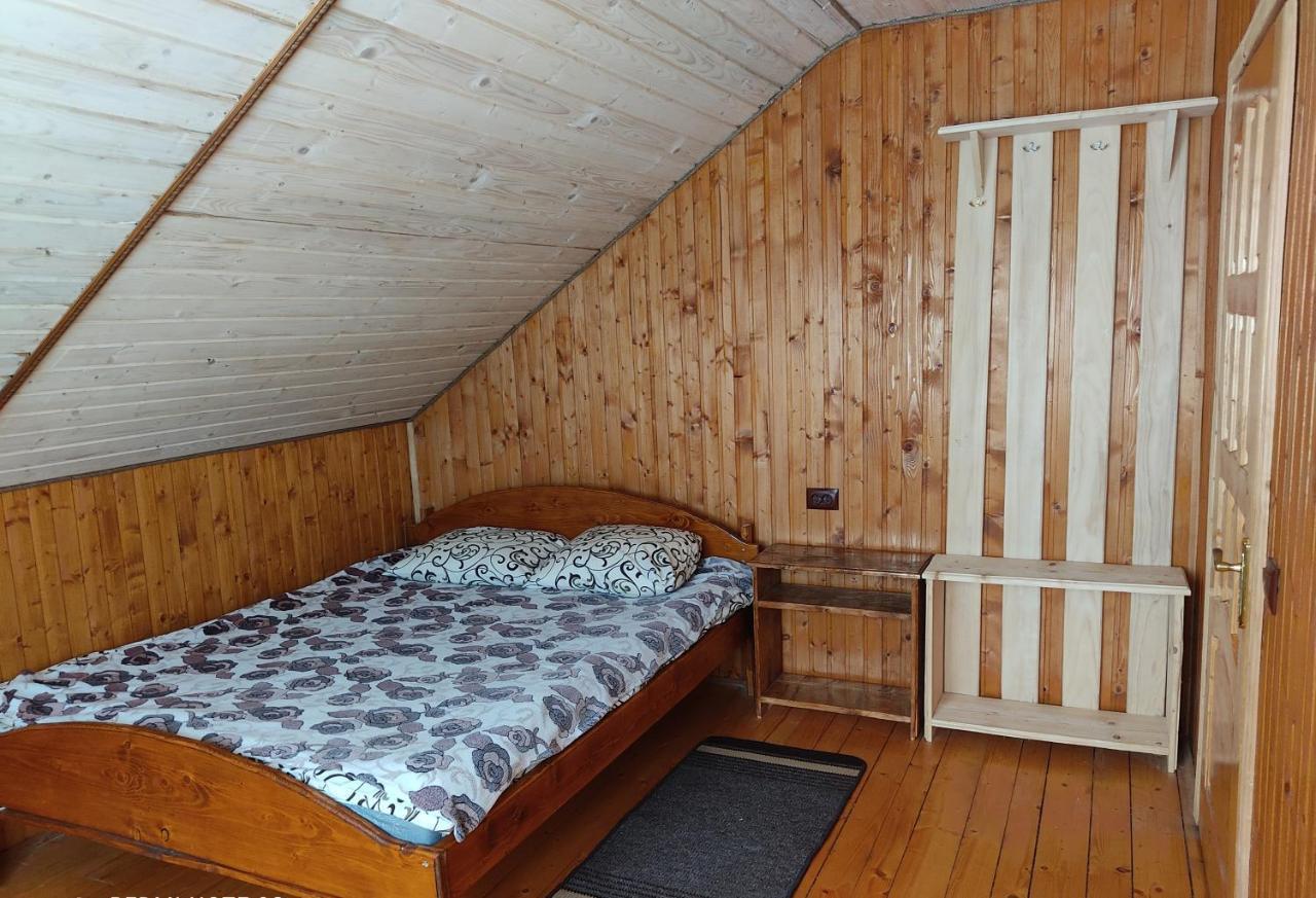 Smerekova Hata Oryavchyk Luaran gambar