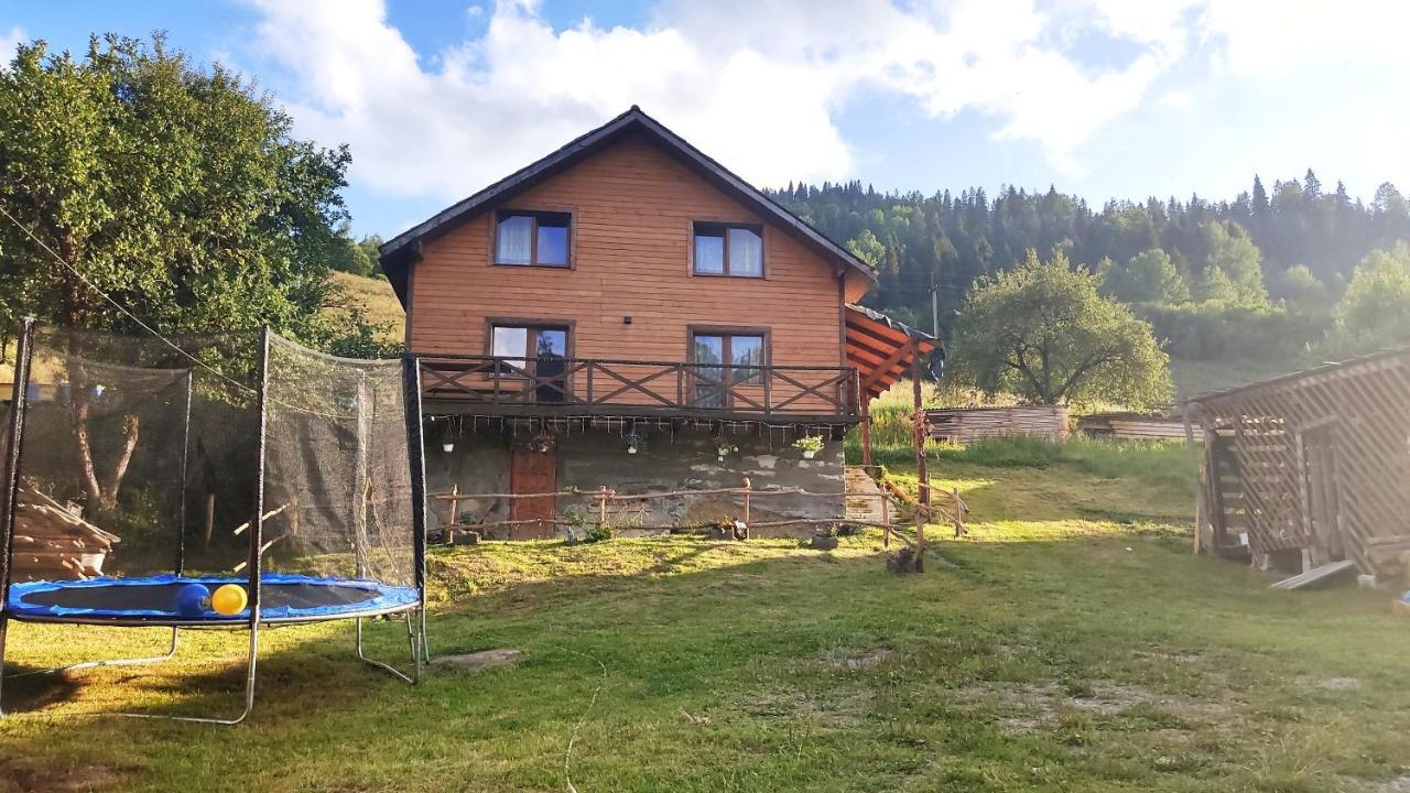Smerekova Hata Oryavchyk Luaran gambar